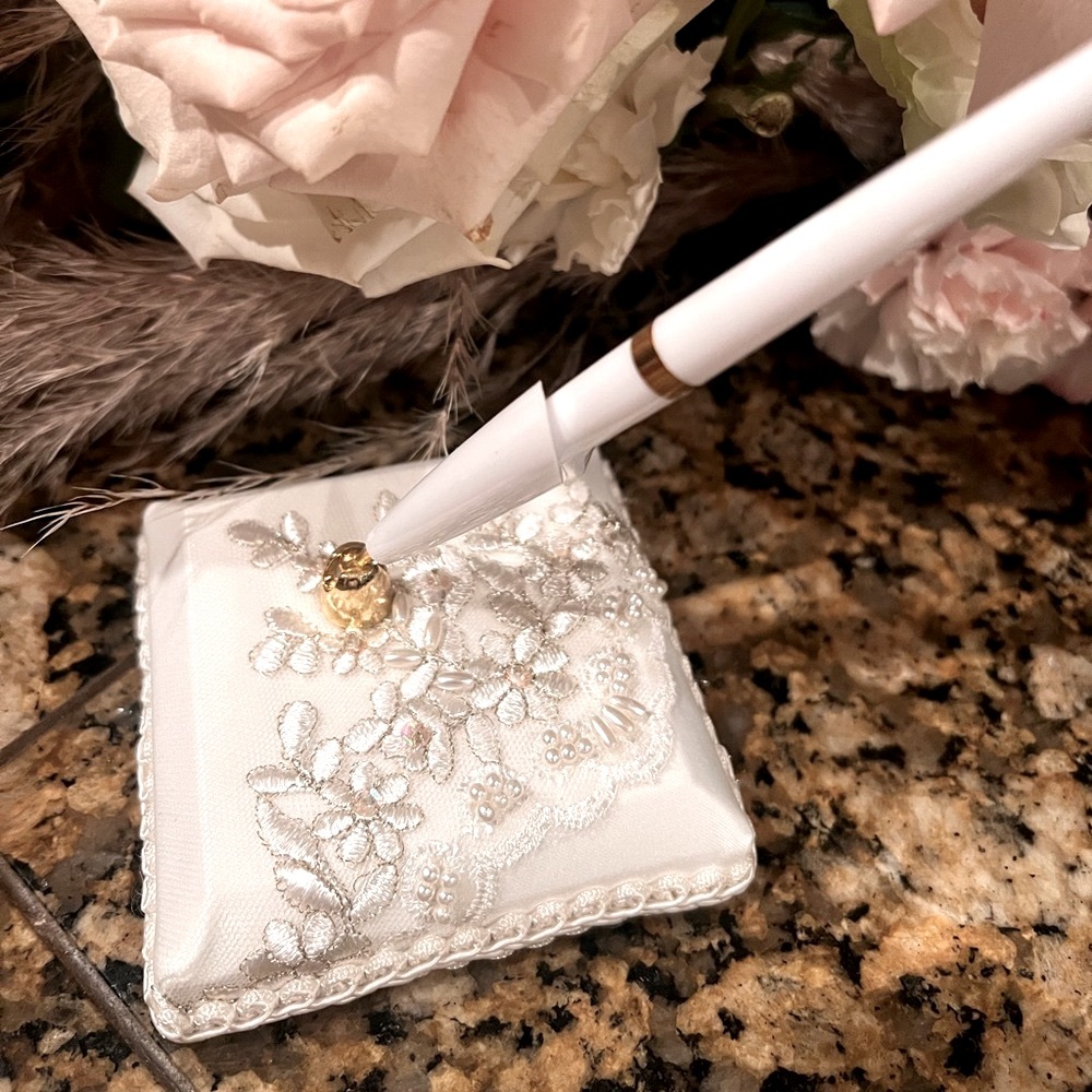 Vintage Ivory Lace and Pearl Wedding Pen and Holder